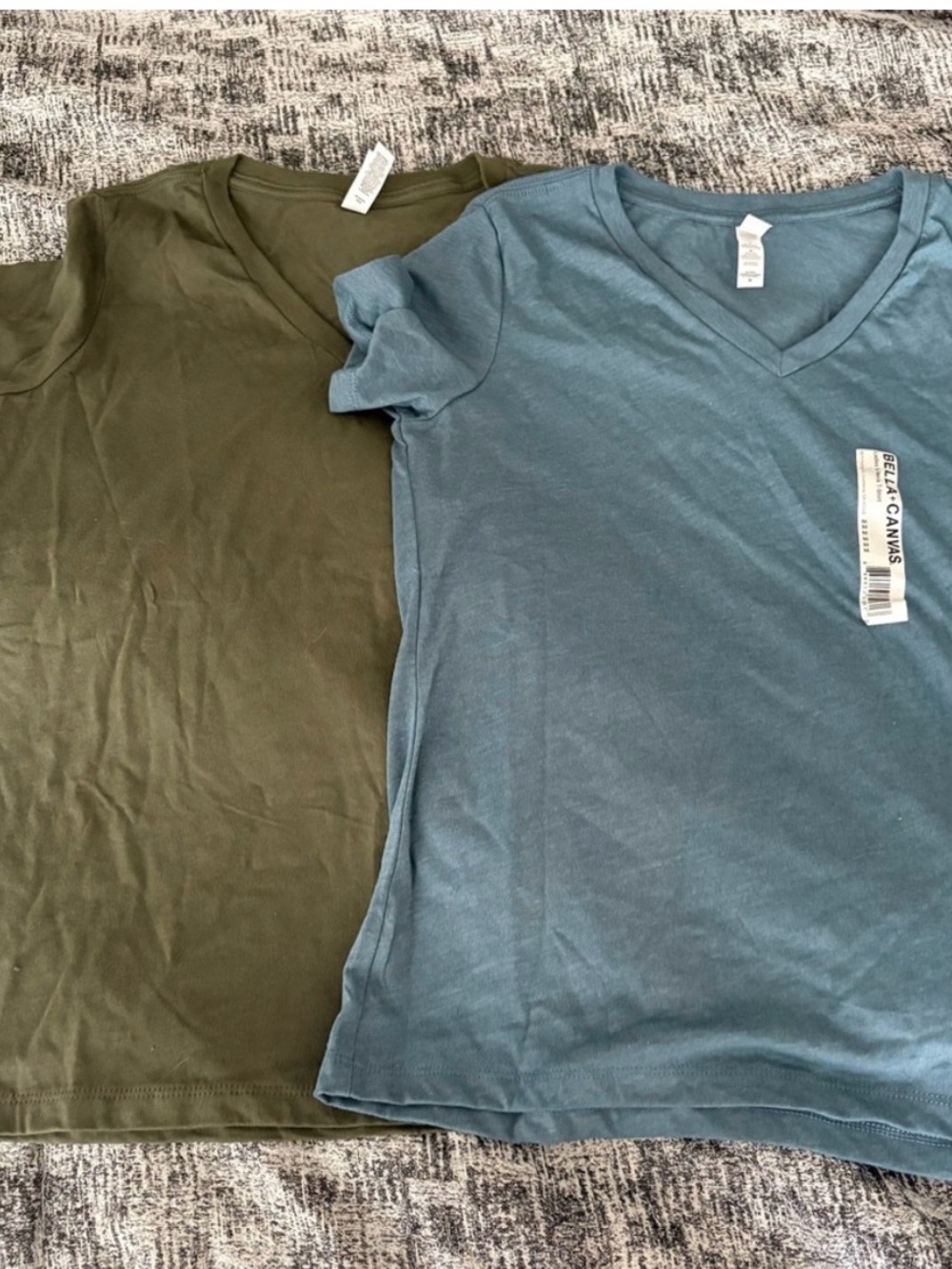 Bella Canvas Ladies V Neck T-Shirt Size Medium NWT